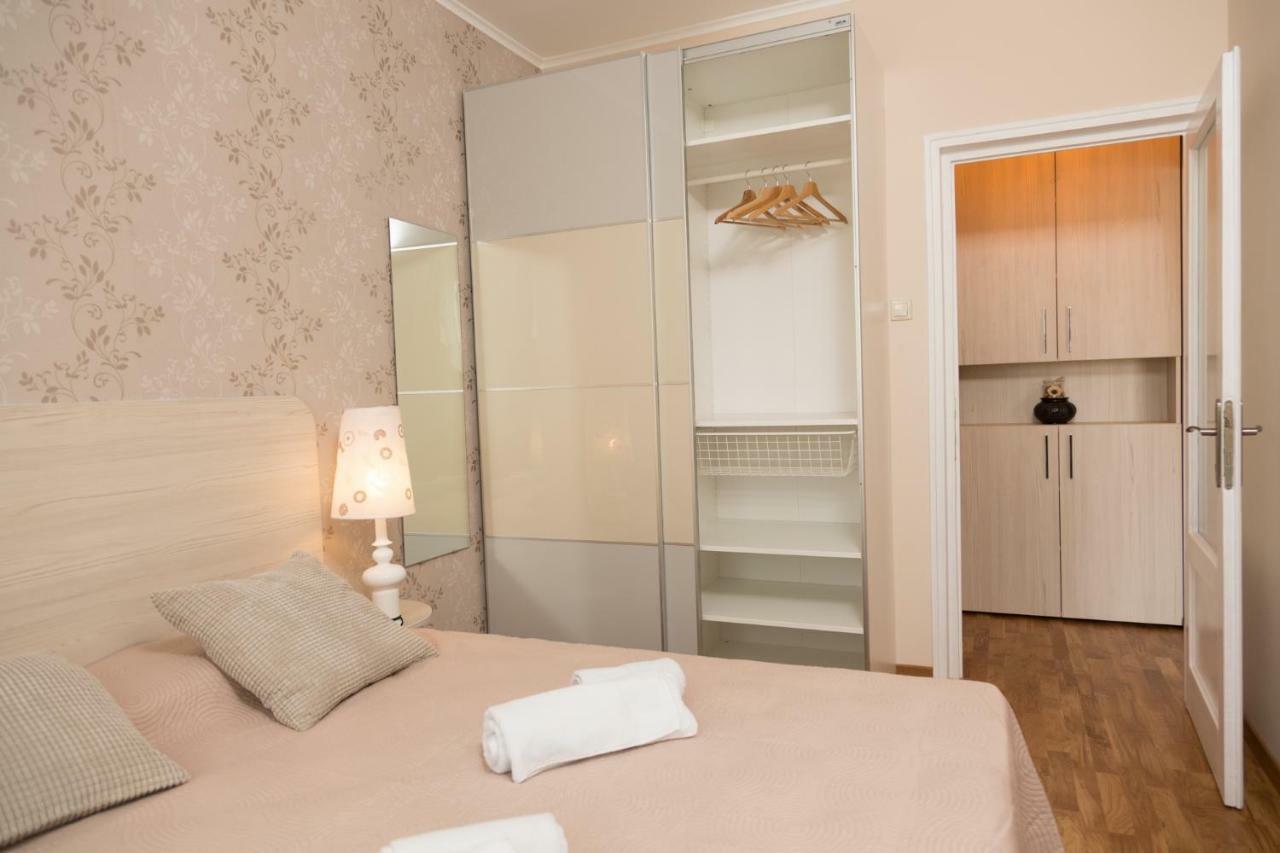 Central Luxury Flat With Terrace - Adela Accommodation - Ideal For Long Stays ブカレスト エクステリア 写真