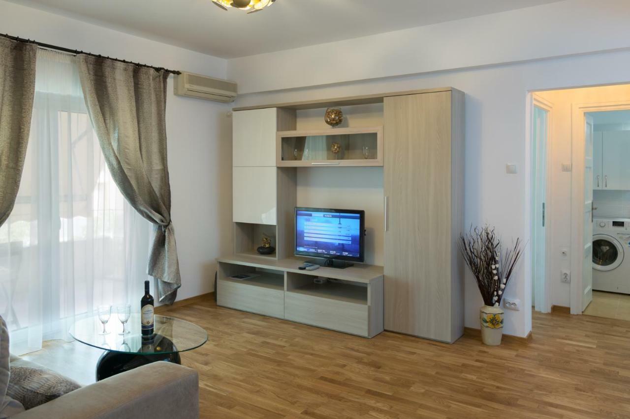 Central Luxury Flat With Terrace - Adela Accommodation - Ideal For Long Stays ブカレスト エクステリア 写真