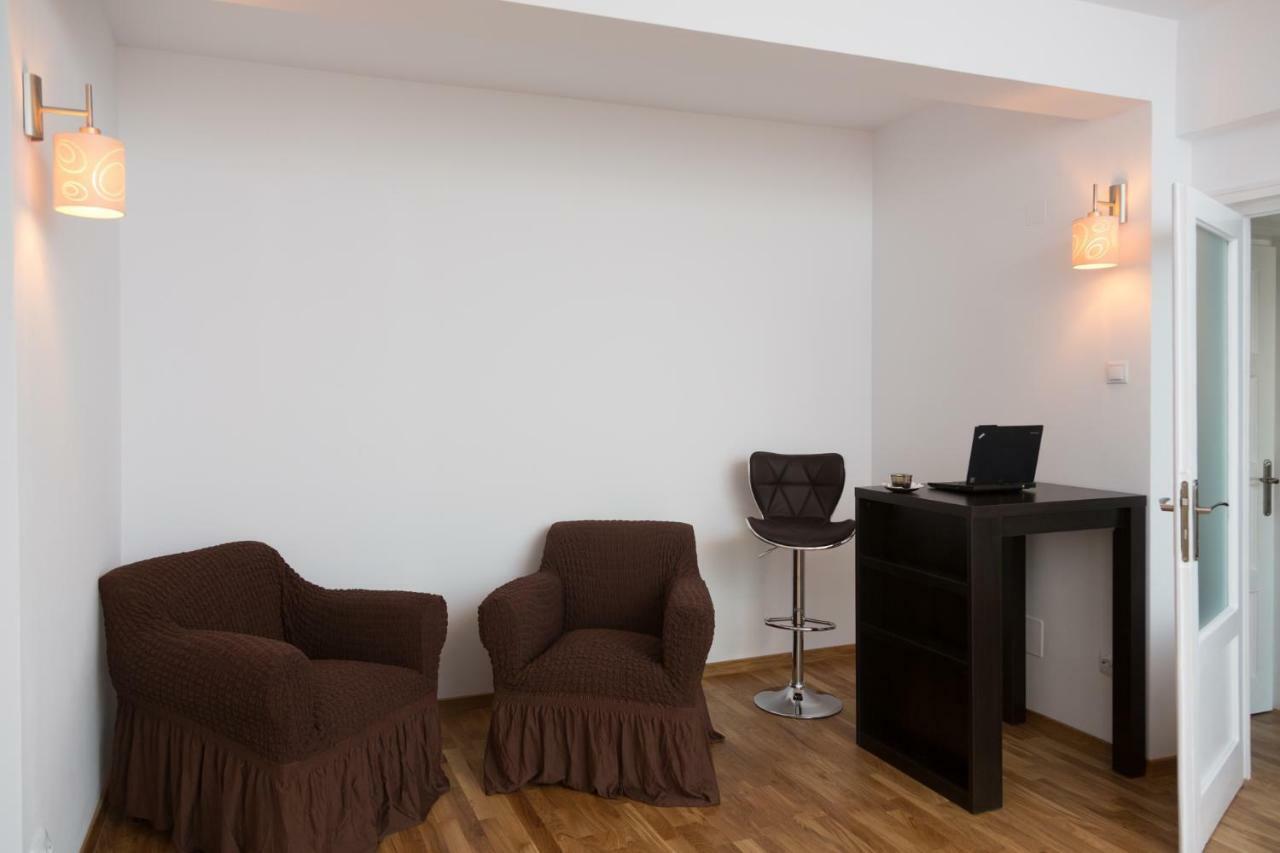 Central Luxury Flat With Terrace - Adela Accommodation - Ideal For Long Stays ブカレスト エクステリア 写真