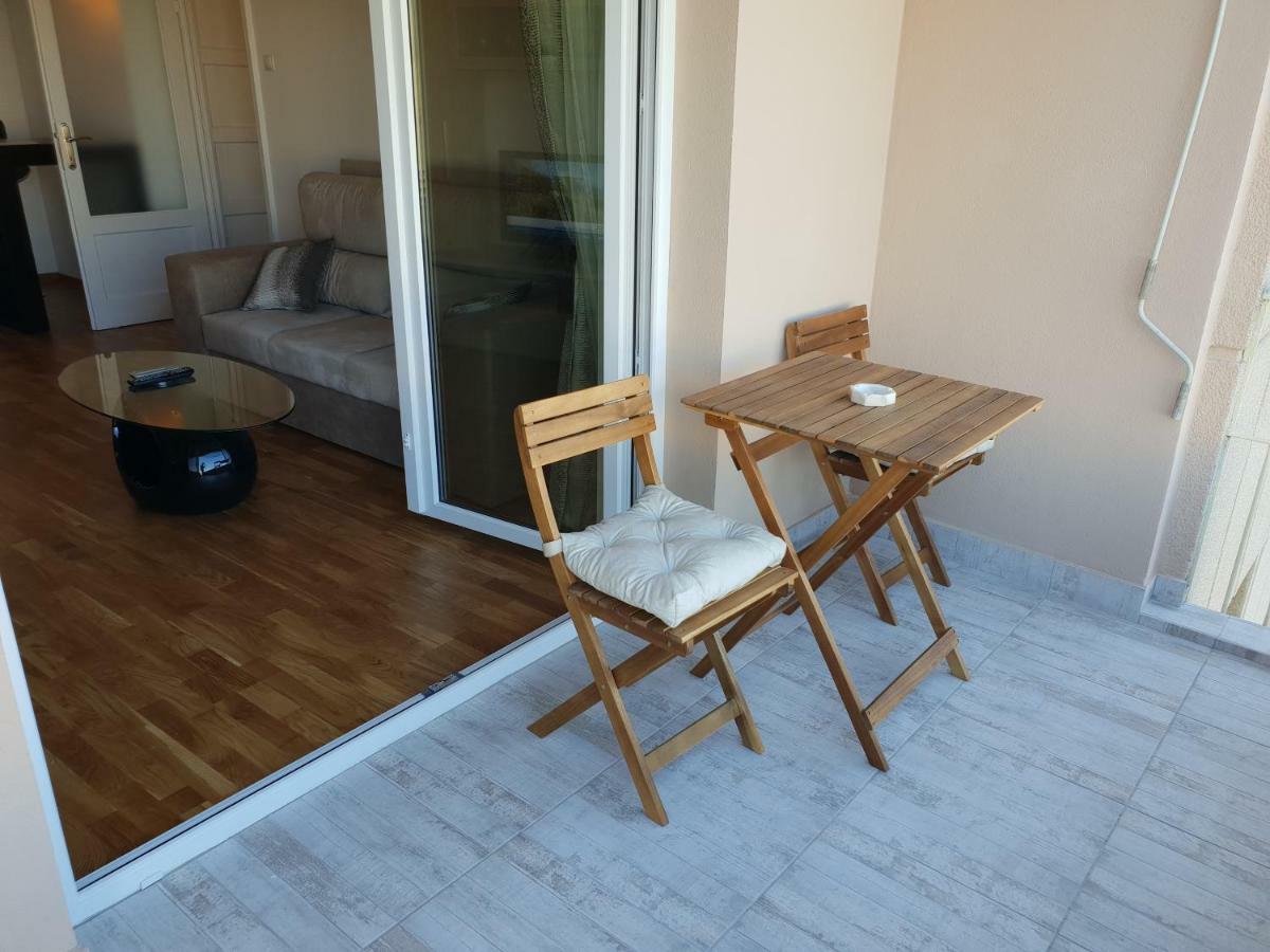 Central Luxury Flat With Terrace - Adela Accommodation - Ideal For Long Stays ブカレスト エクステリア 写真